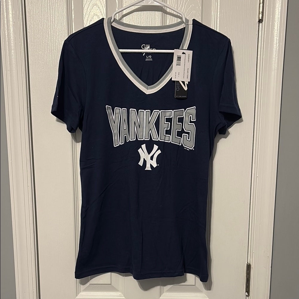 Navy New York Yankees Women’s V-Neck T-Shirt